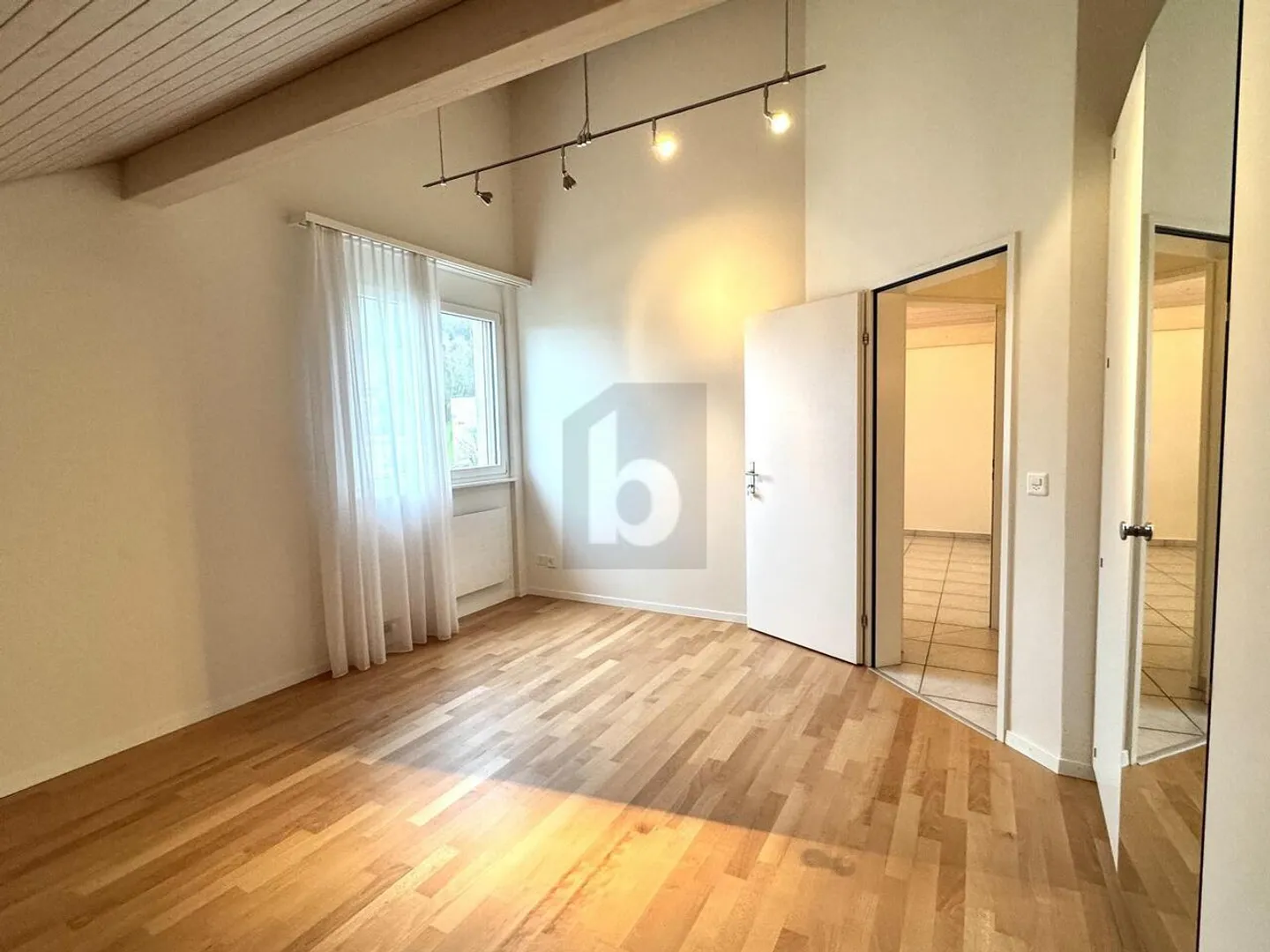 Geräumiges Penthouse in Kriens - Foto 3 von 6