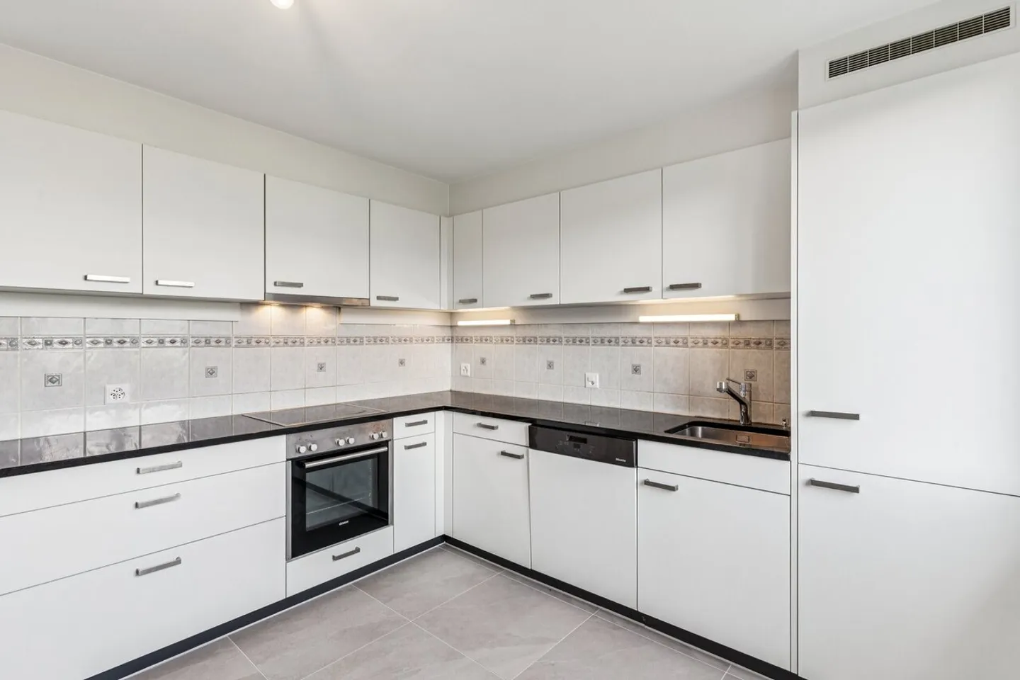 Apartment for rent - Photo 3 of 10