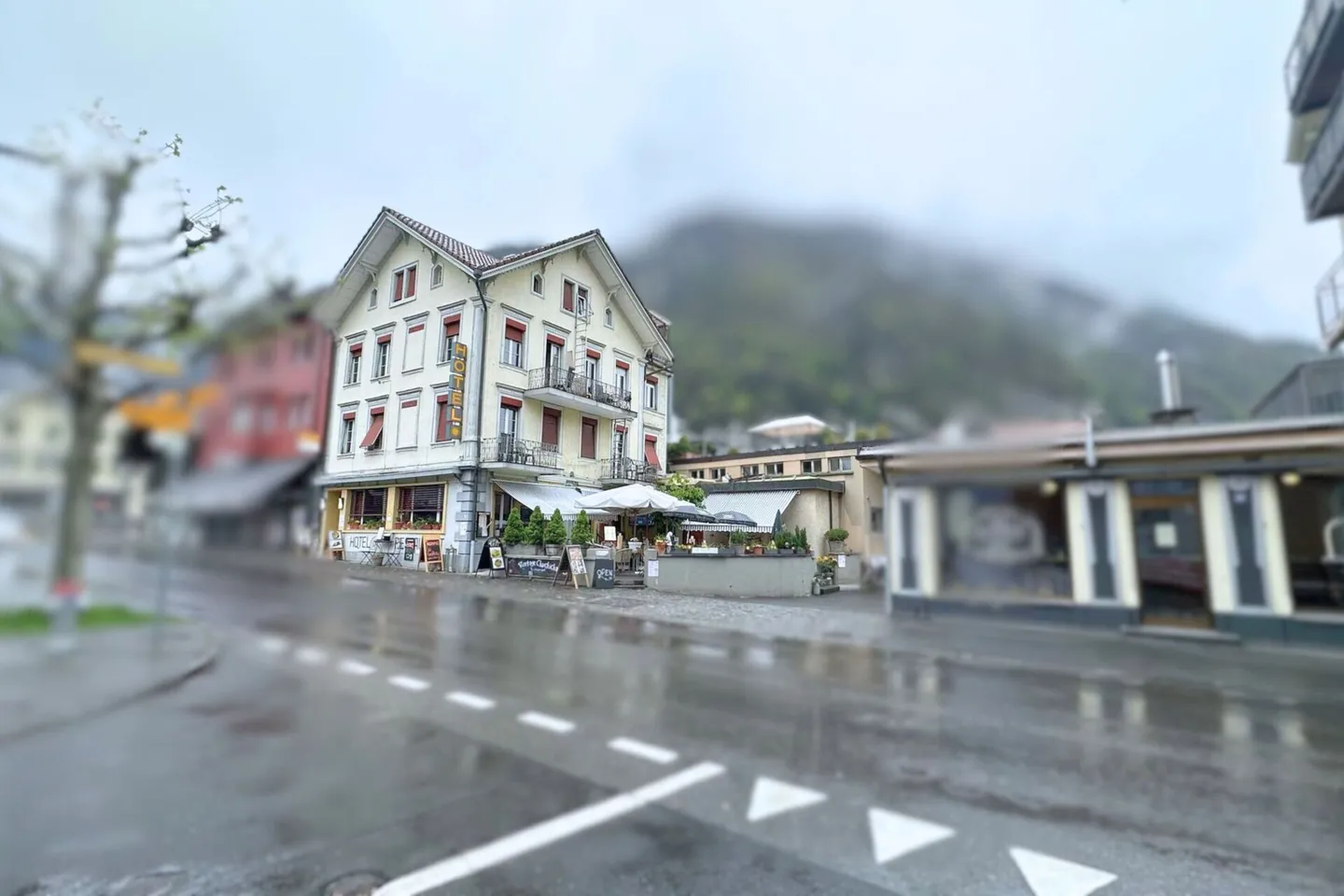 Exklusives Hotel mit Restaurant an zentraler Lage in Unterseen - Foto 1 von 13