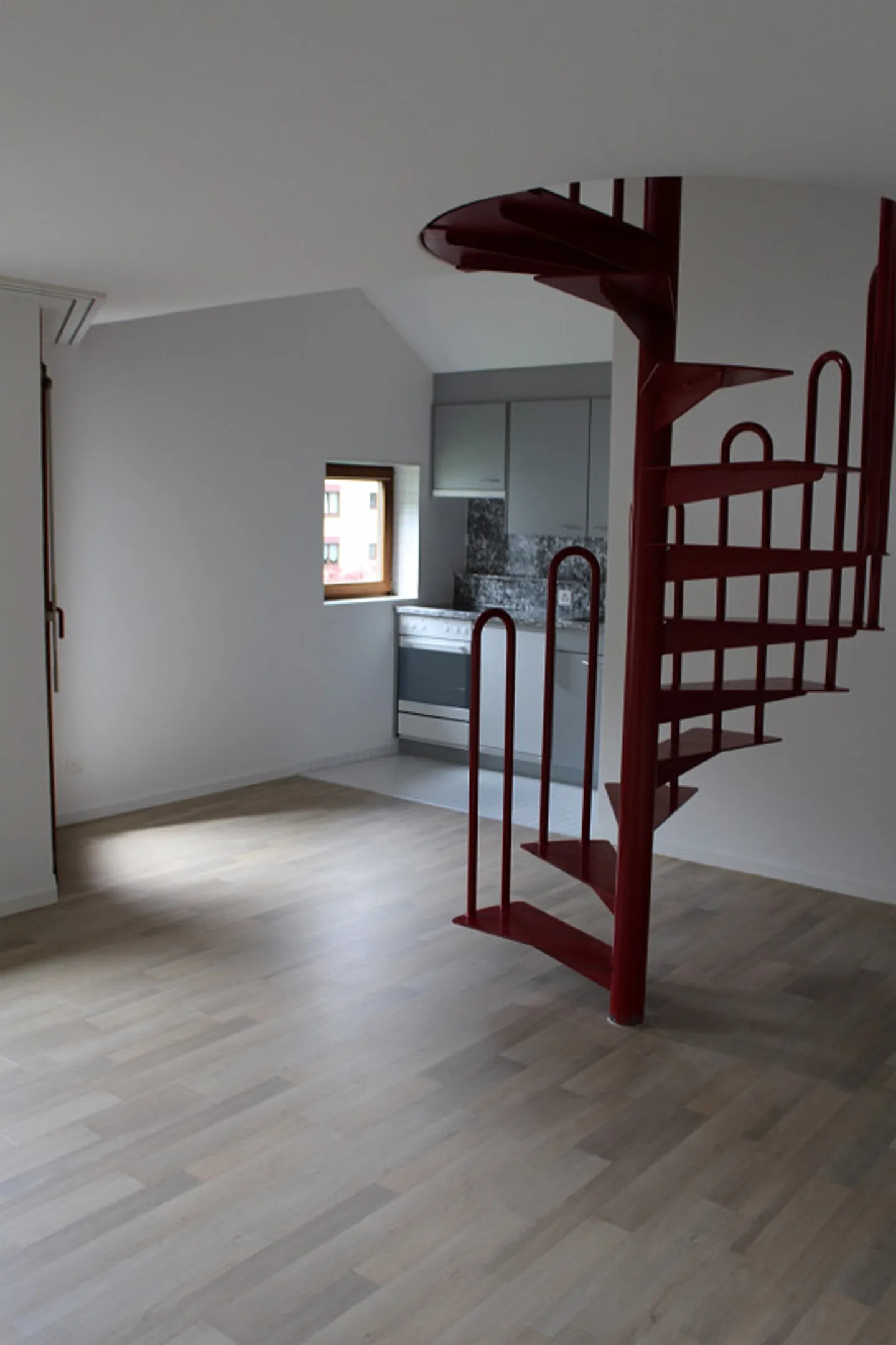 Appartamento duplex originale di 2 camere a Ennenda - Foto 1 di 8