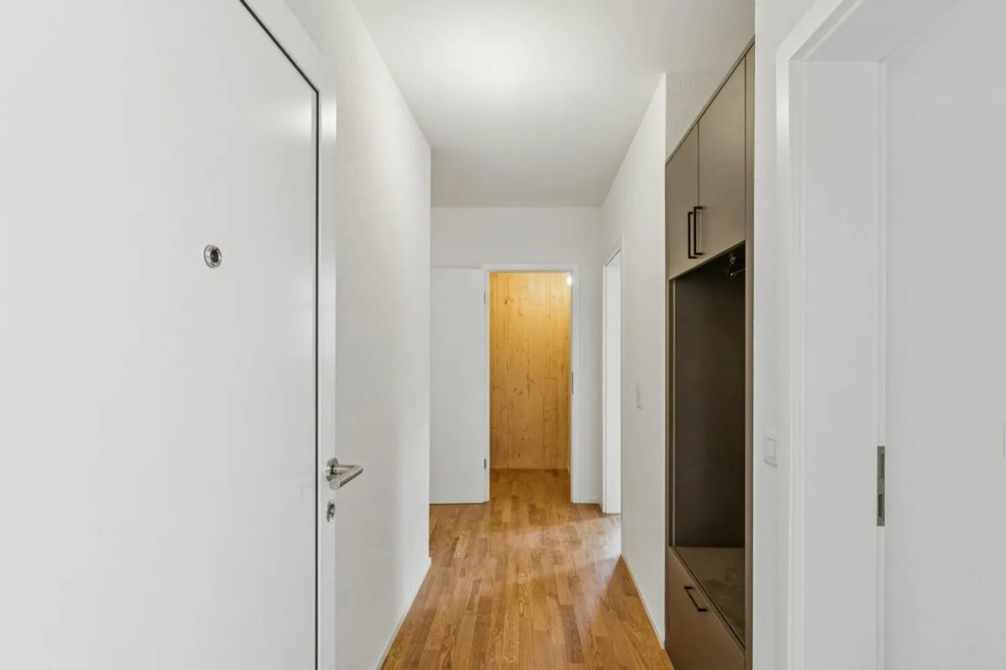 First occupancy! 3.5-room apartment in a separate house section with terrace - Photo 3 of 18