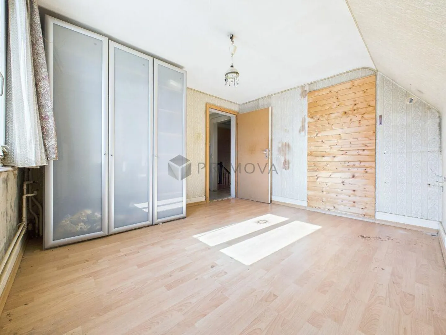 Renovating & refurbishing your thing? Here is your chance. - Photo 8 of 12