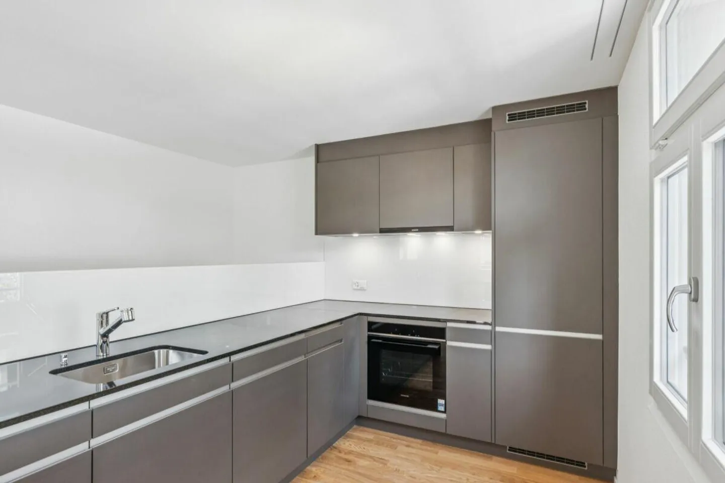 First occupancy! 3.5-room apartment in a separate house section with terrace - Photo 12 of 18