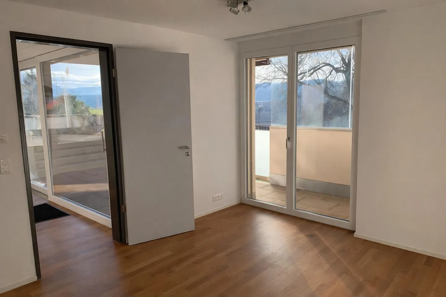 98 m2 - 350m to the train station - modern ownership standard - Photo 5 of 13