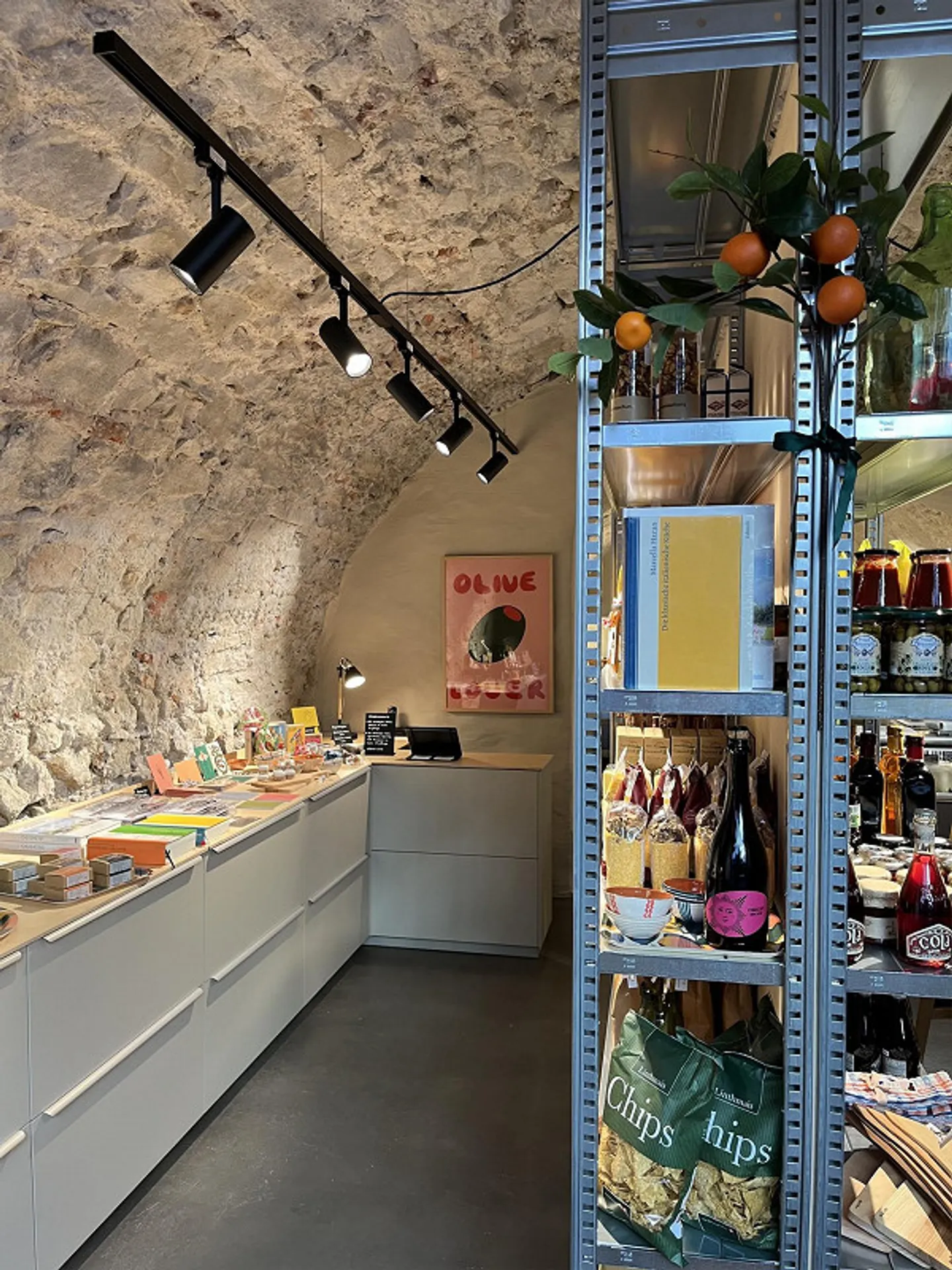 Your business dream in the historic vaulted cellar - Photo 2 of 3