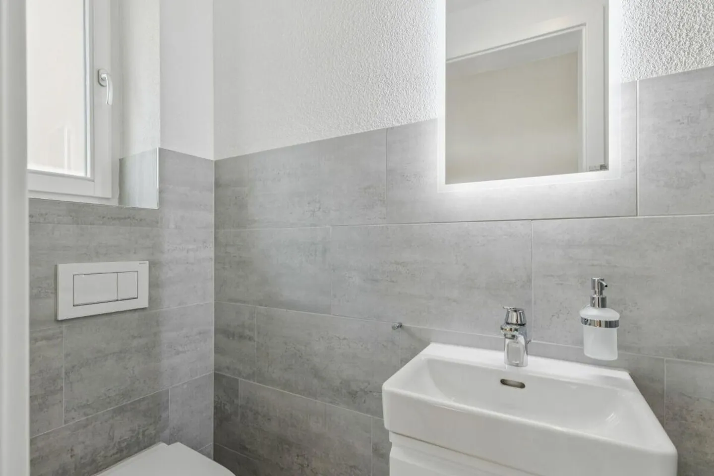 First occupancy! 3.5-room apartment in a separate house section with terrace - Photo 17 of 18