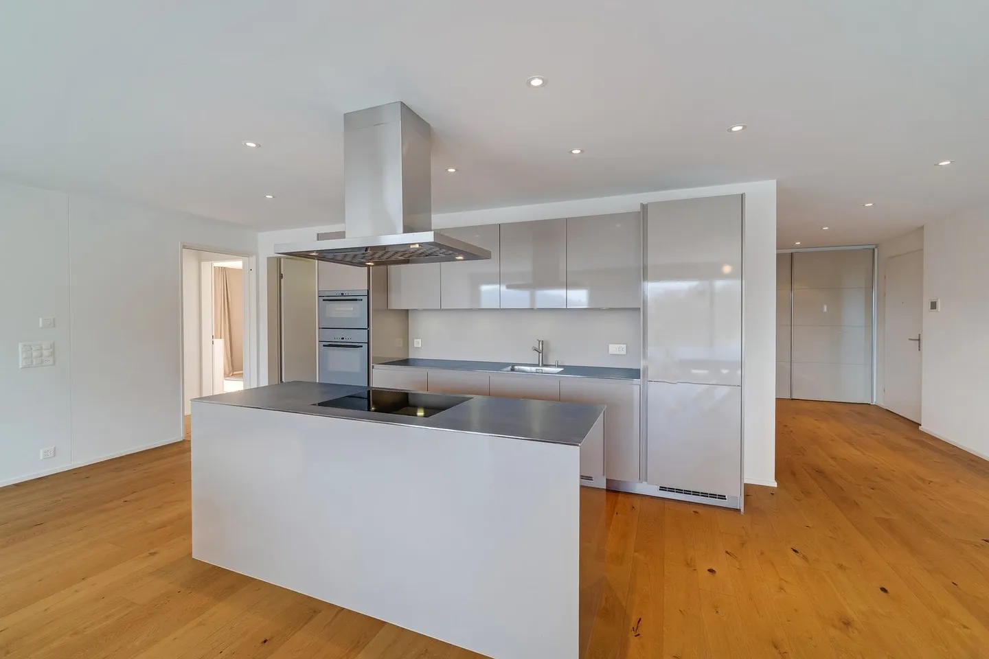 Modern terrace apartment with fantastic views - Photo 3 of 11