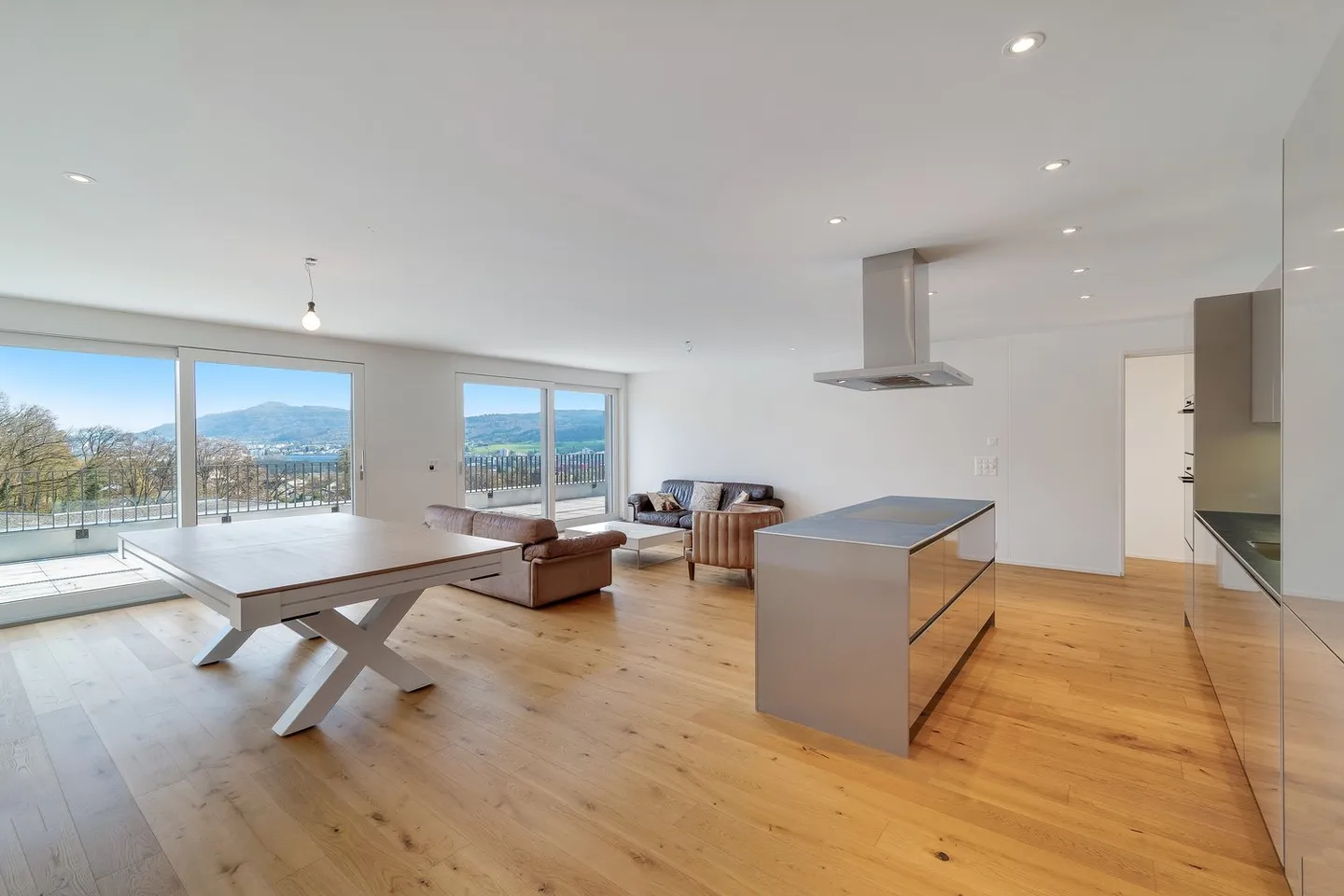 Modern terrace apartment with fantastic views - Photo 4 of 11