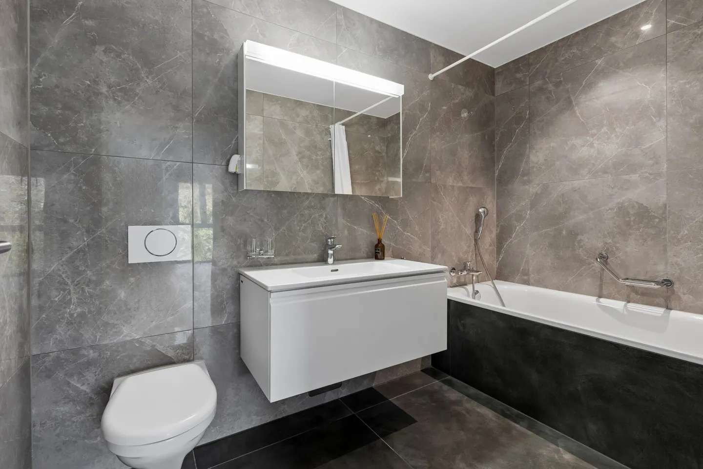 Appartement moderne de 5,5 pièces avec vue sur la verdure - Photo 10 sur 14