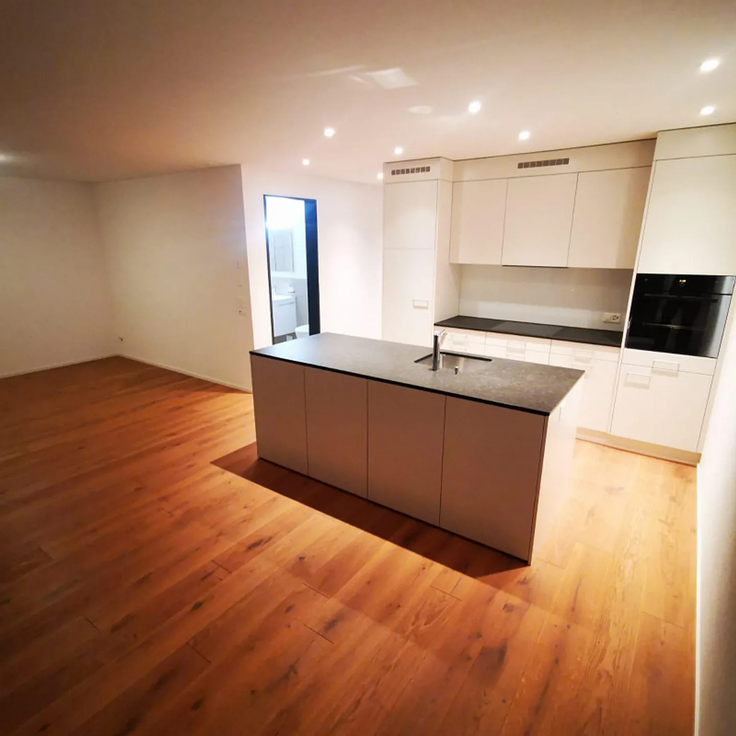 Apartment with a View - Photo 8 of 22