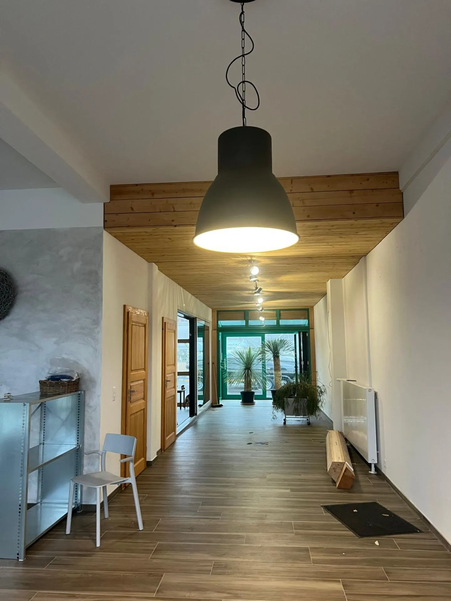 Superb commercial space on the ground floor - ideally located - Photo 1 of 13