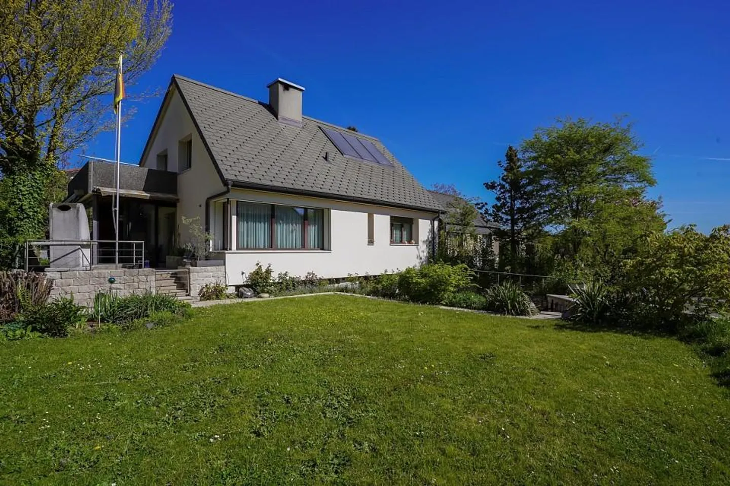 Spacious, detached single-family house in the best location - Photo 1 of 13