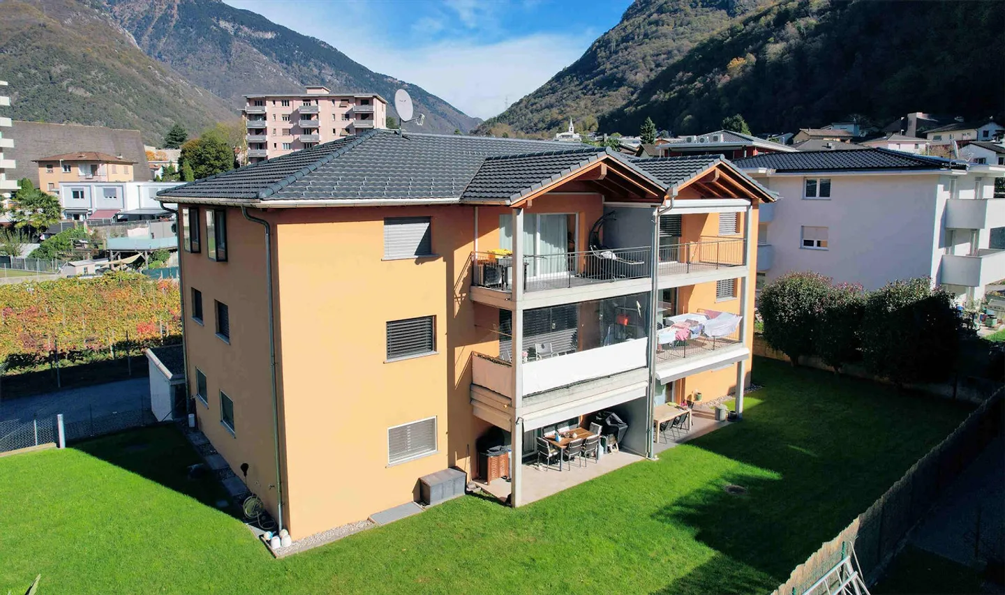 Appartamento con bel giardino in piccola costruzione elegante - Foto 1 di 17