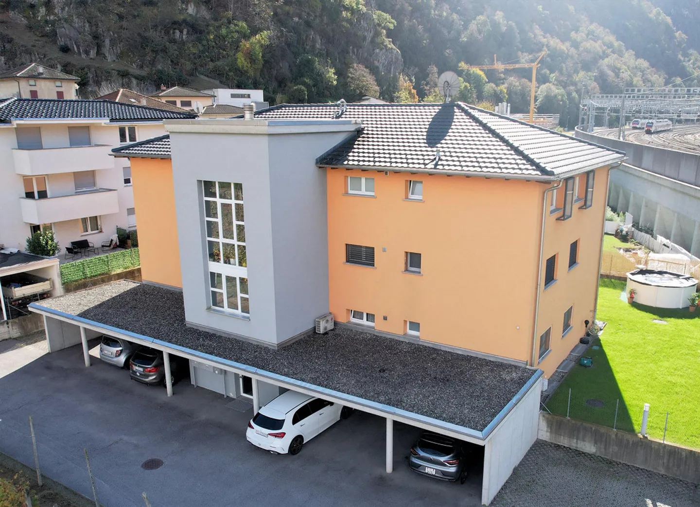 Appartamento con bel giardino in piccola costruzione elegante - Foto 3 di 17