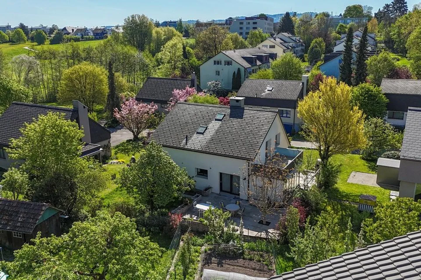 Spacious, detached single-family house in the best location - Photo 2 of 13