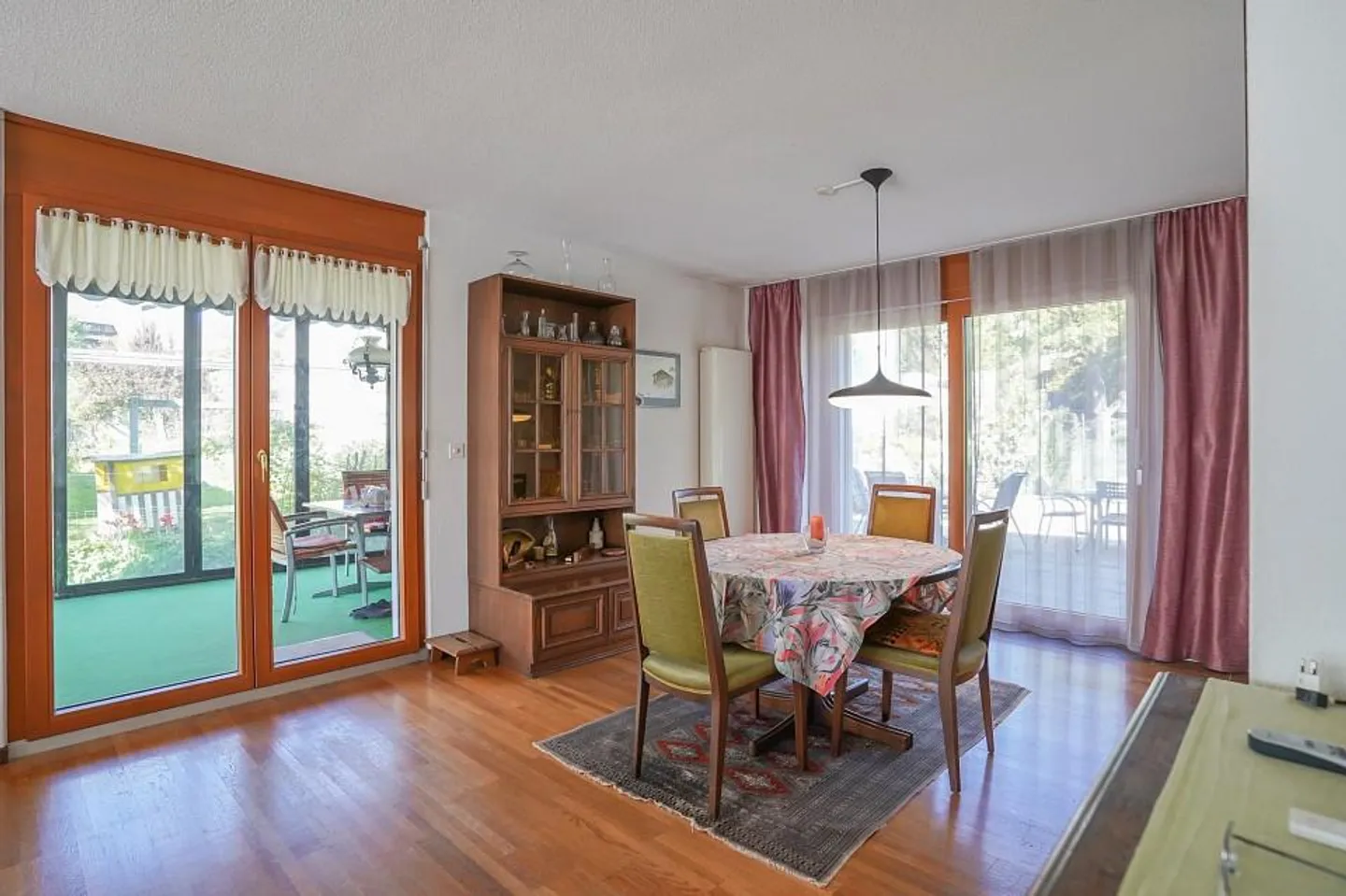 Spacious, detached single-family house in the best location - Photo 4 of 13