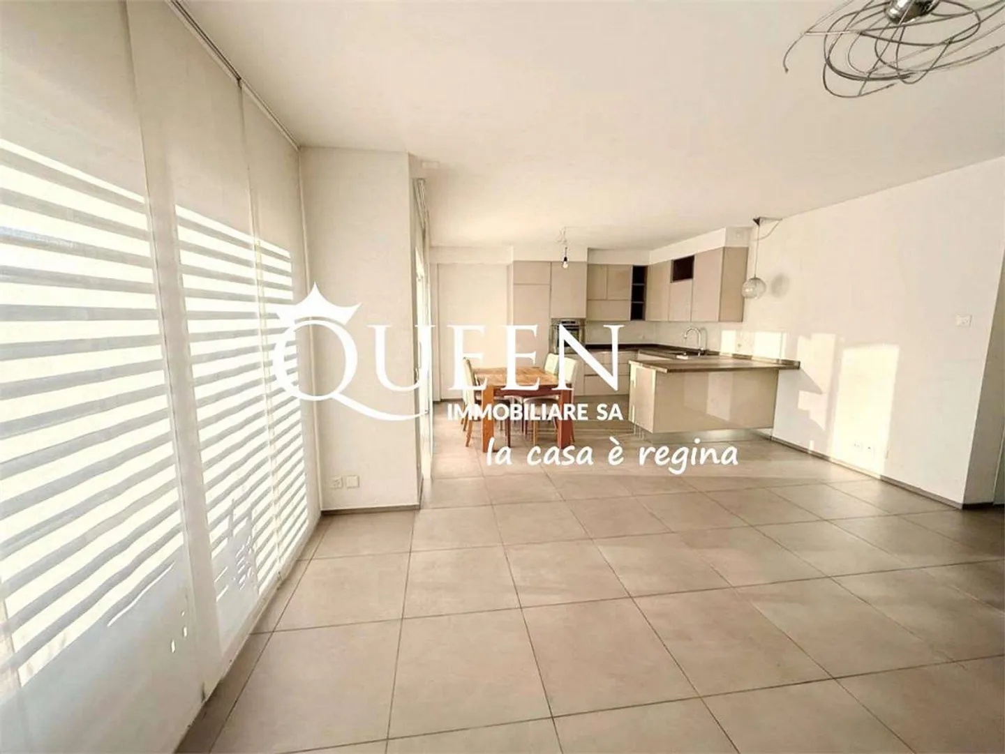 Appartamento moderno con giardino - Foto 3 di 12