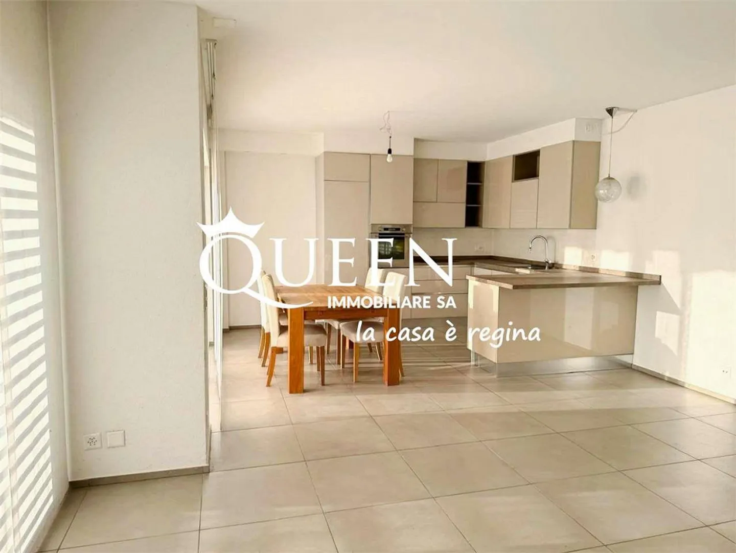 Appartamento moderno con giardino - Foto 4 di 12