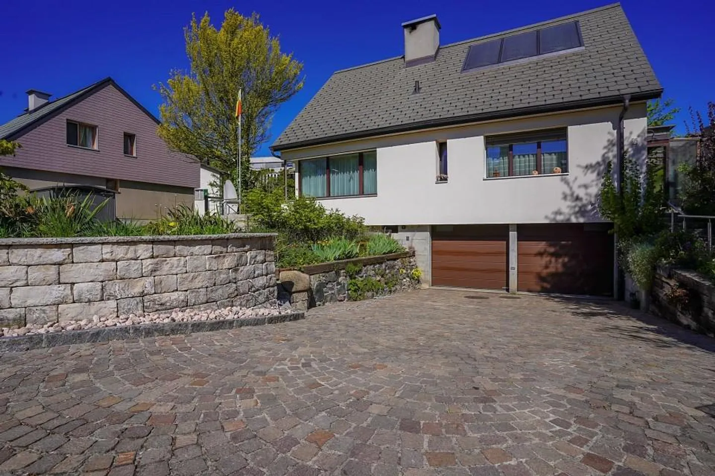 Spacious, detached single-family house in the best location - Photo 8 of 13
