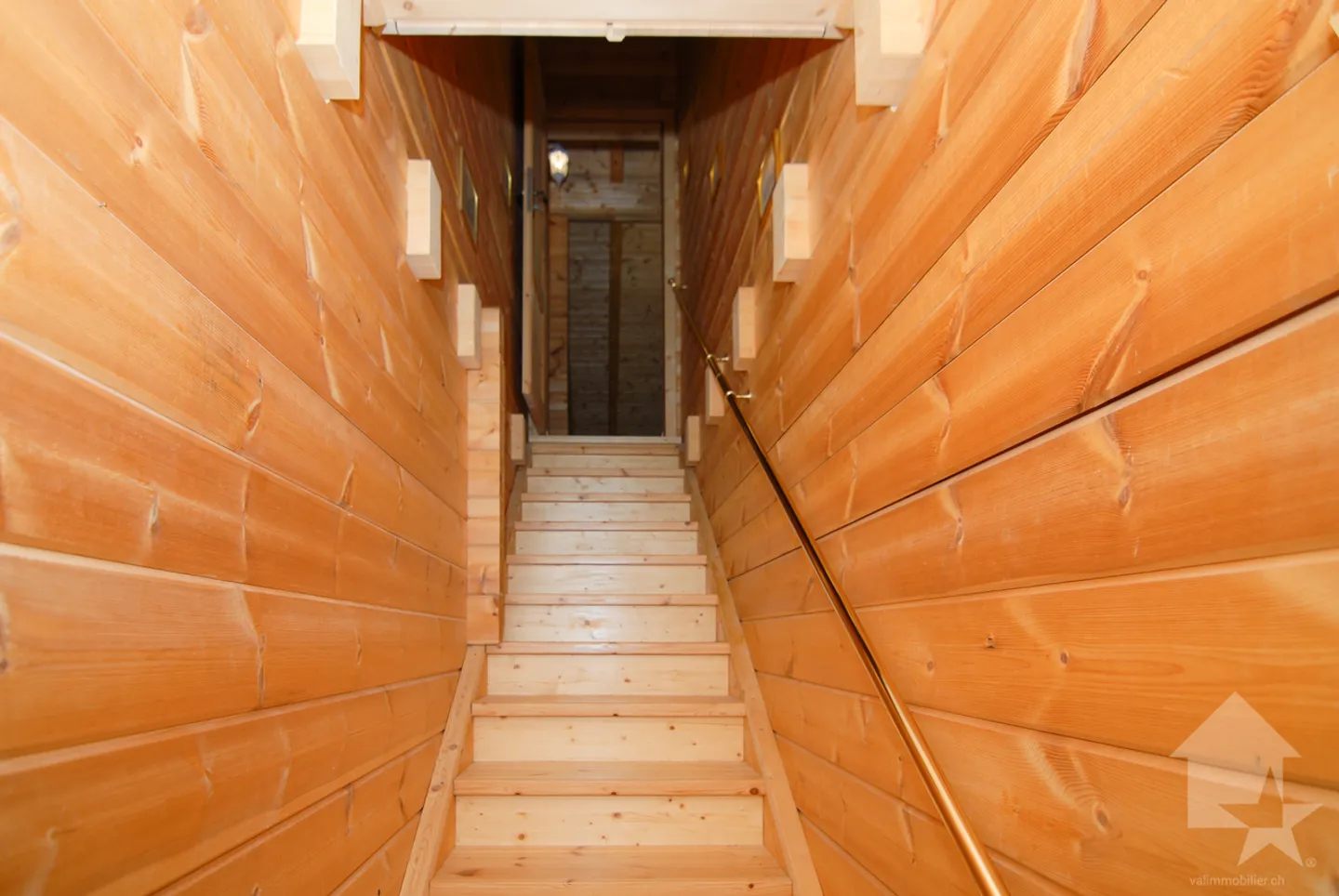 Pretty 6.5-room chalet with stunning panoramic views - Photo 20 of 38
