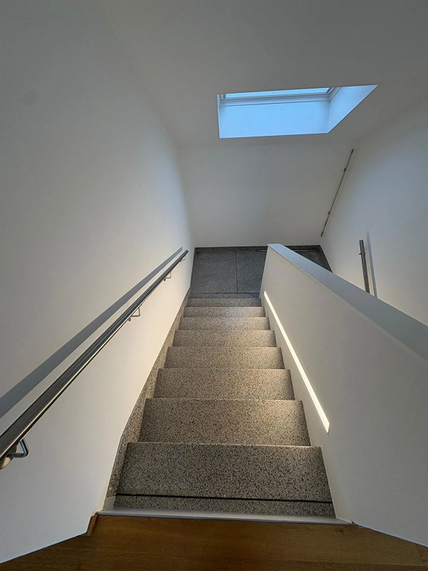 Appartement 3.5 pièces avec un très grand balcon et un agencement moderne - Photo 10 sur 11