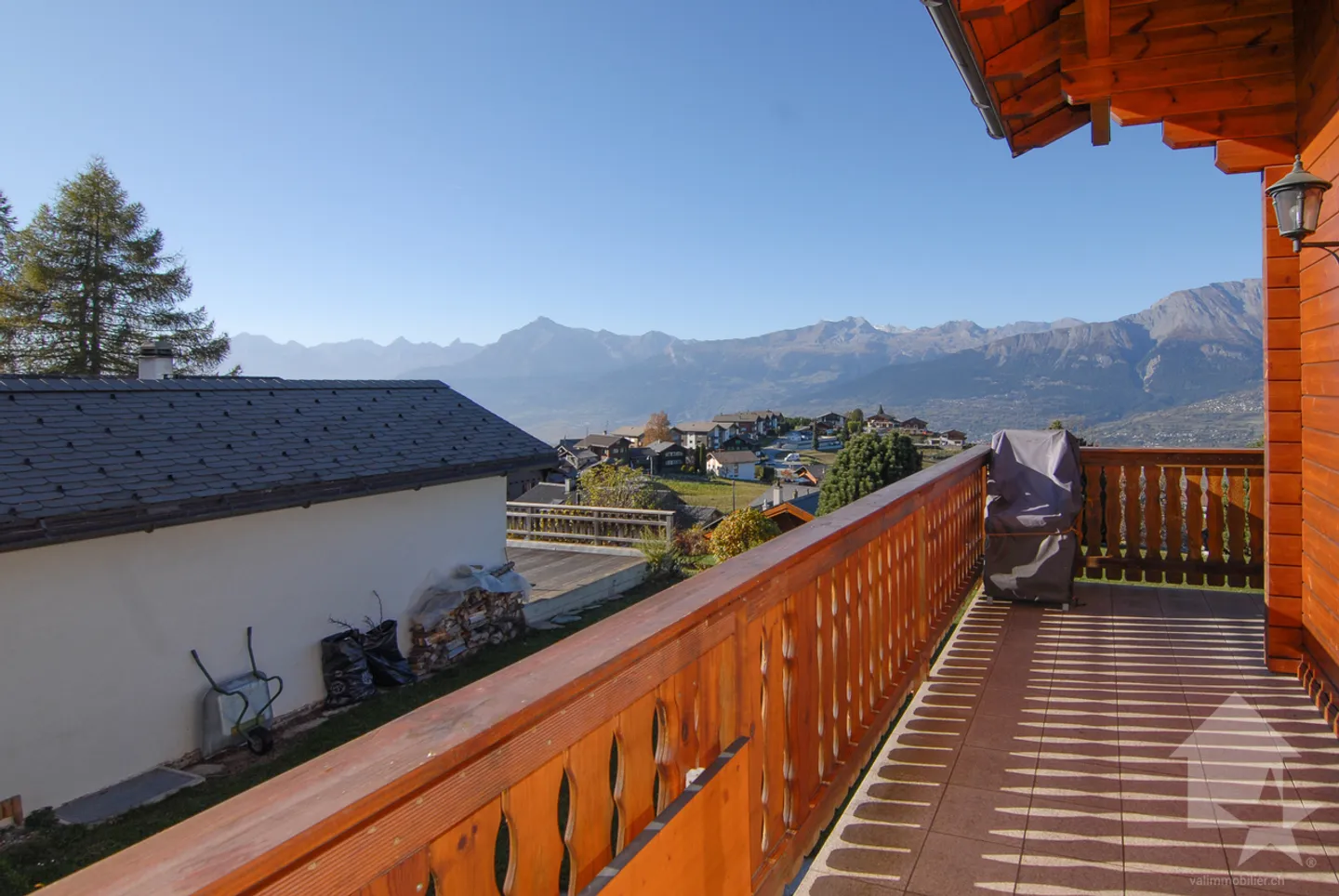 Pretty 6.5-room chalet with stunning panoramic views - Photo 30 of 38