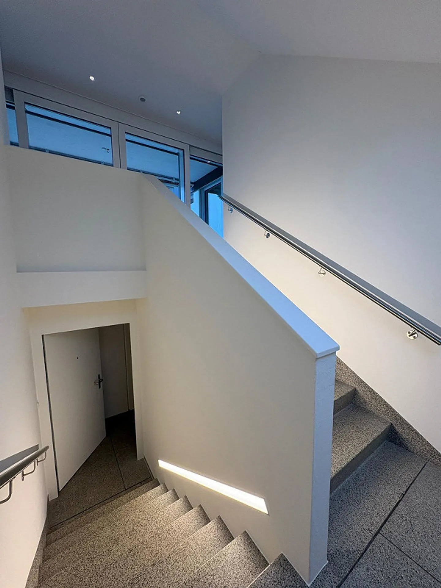 Appartement 3.5 pièces avec un très grand balcon et un agencement moderne - Photo 11 sur 11