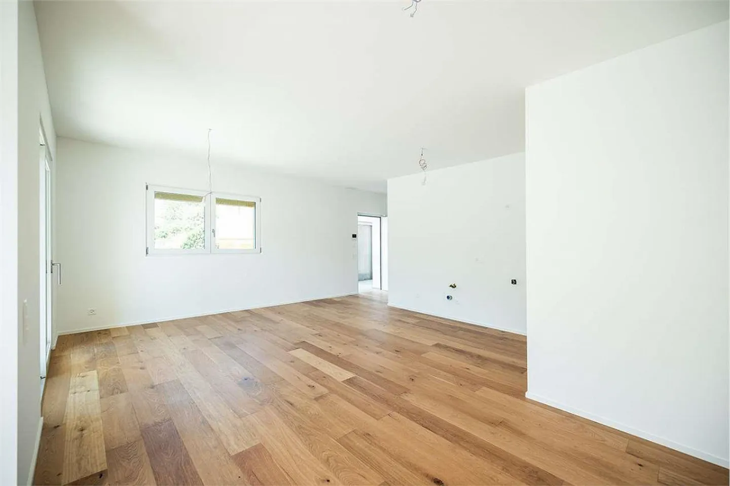 Attico luminoso 4.5 con balcone e vista lago - Foto 10 di 13
