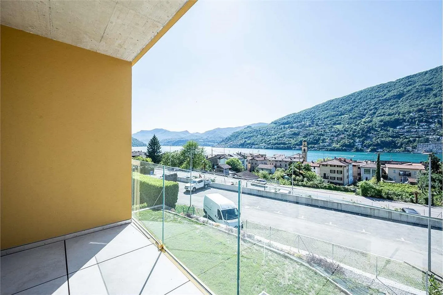 Attico luminoso 4.5 con balcone e vista lago - Foto 9 di 13