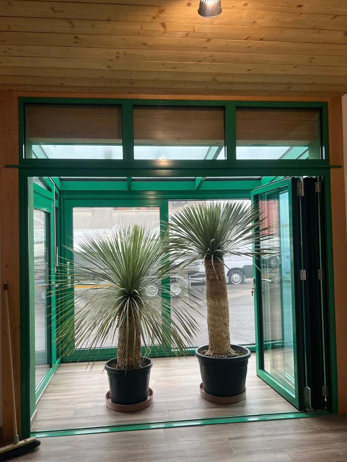 Superb commercial space on the ground floor - ideally located - Photo 4 of 13