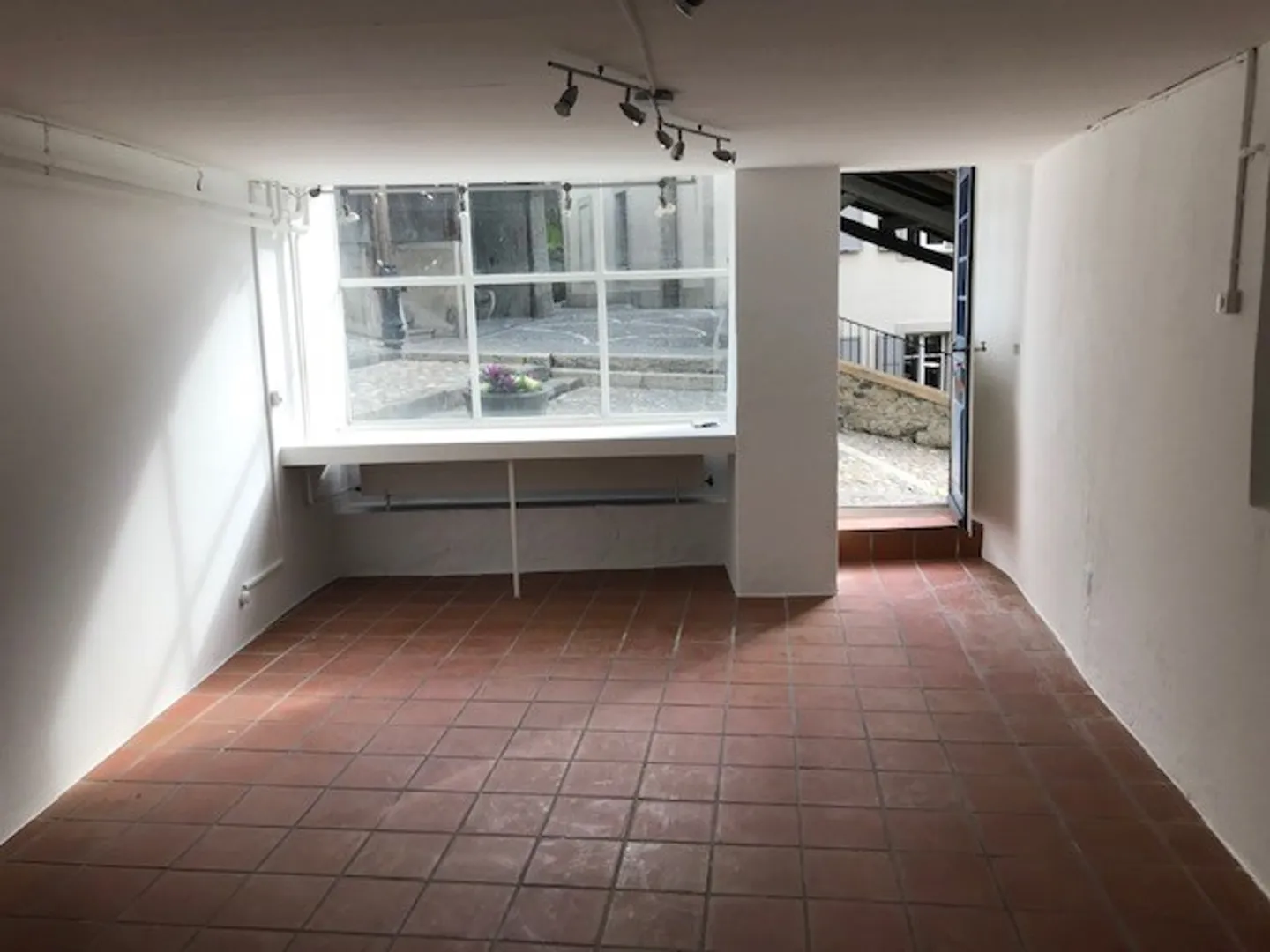 Superficie di vendita al piano terra di circa 77 m2 - Foto 2 di 4