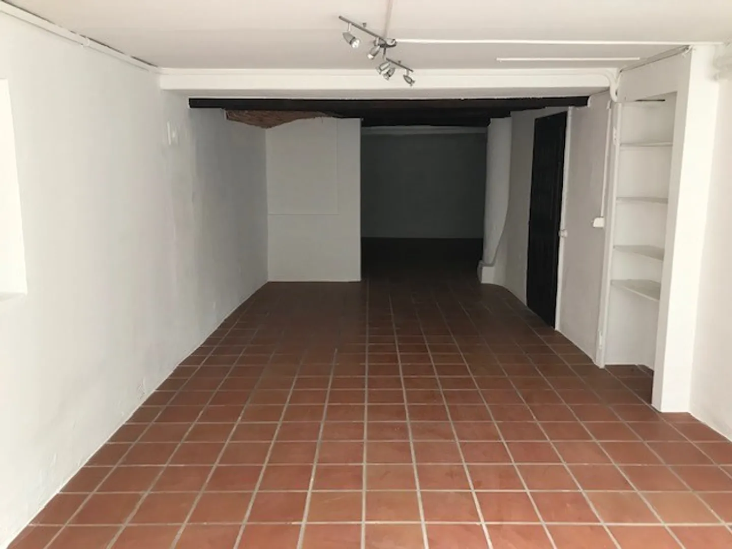 Superficie di vendita al piano terra di circa 77 m2 - Foto 3 di 4