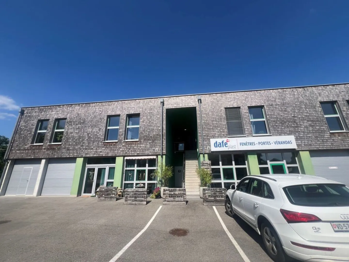 Superb commercial space on the ground floor - ideally located - Photo 5 of 13