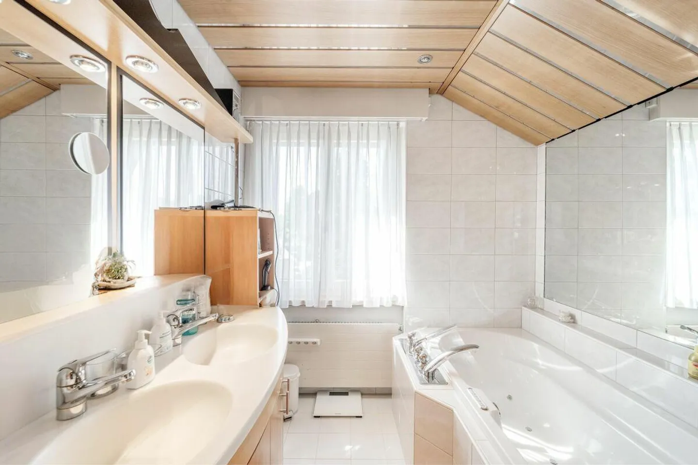 Charmantes Familienhaus mit Garten - Foto 7 von 8