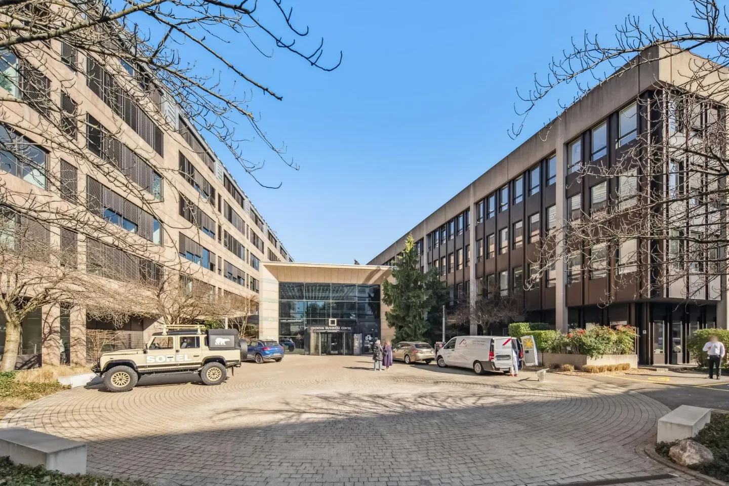 Bureaux efficaces dans un immeuble avec services - Lancy - Photo 1 sur 12