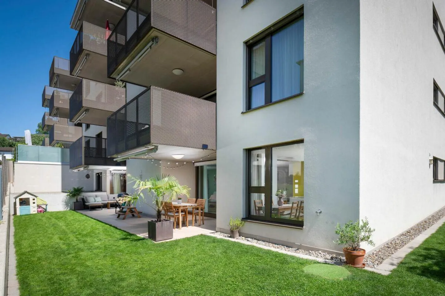 Appartamento elegante con grande giardino - Foto 4 di 12