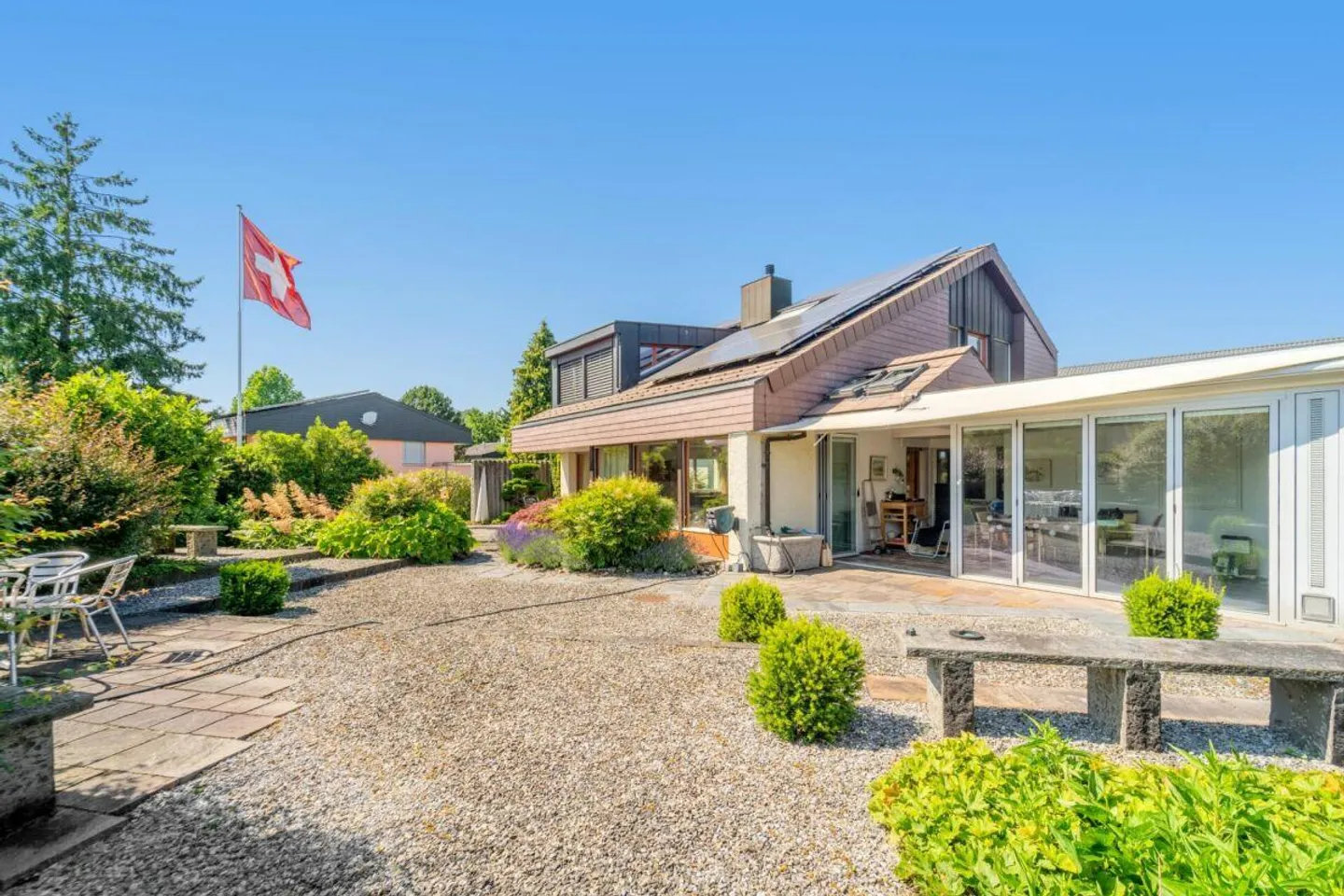 Charmantes Familienhaus mit Garten - Foto 1 von 8