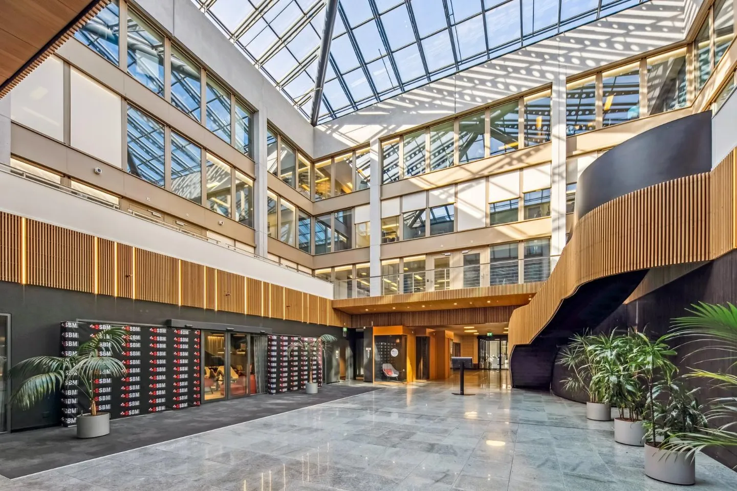Bureaux efficaces dans un immeuble avec services - Lancy - Photo 4 sur 12