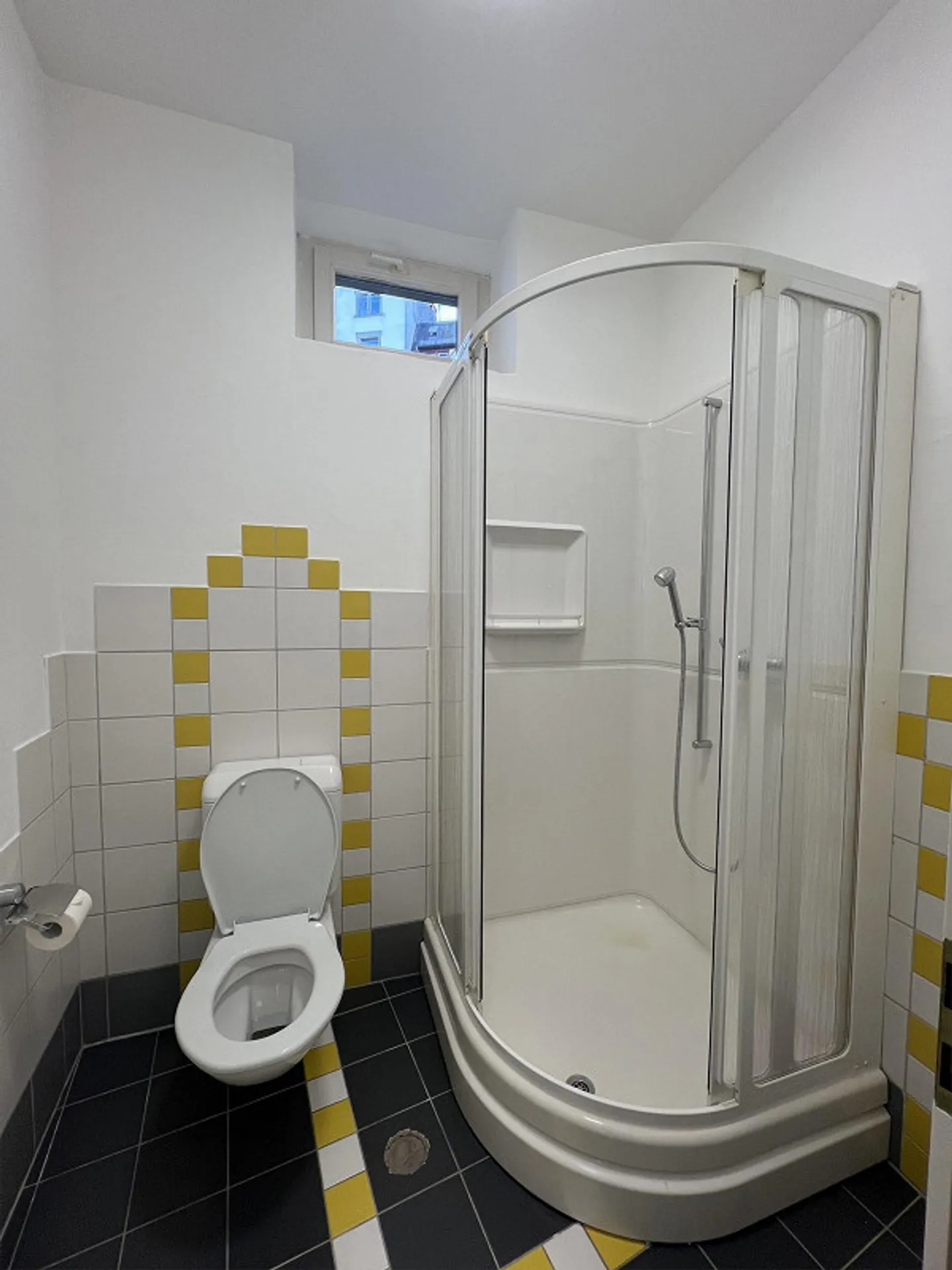Bel espace commercial - Vieille ville d'Arbon - Places de parking disponibles - Photo 4 sur 10