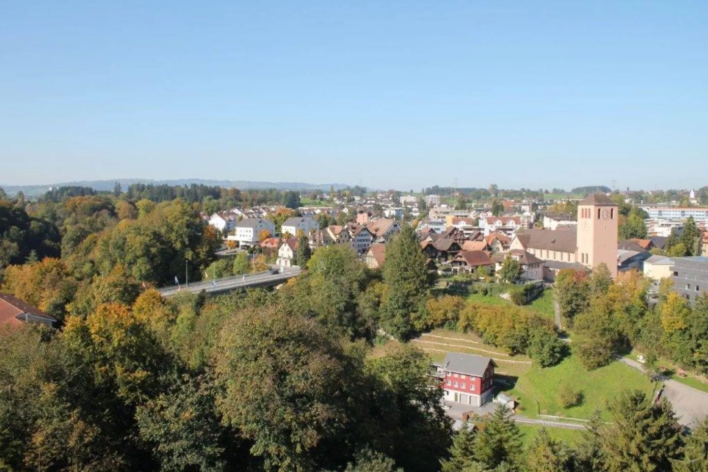 Appartement lumineux de 4,5 pièces avec vue - Photo 2 sur 9