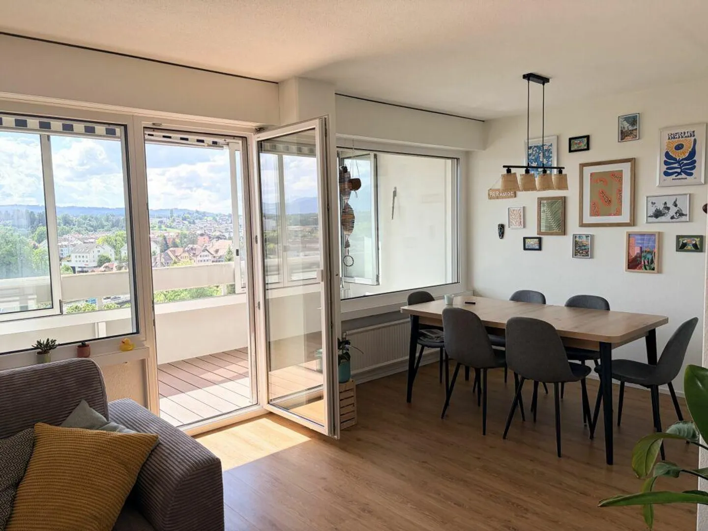 Appartement lumineux de 4,5 pièces avec vue - Photo 1 sur 9