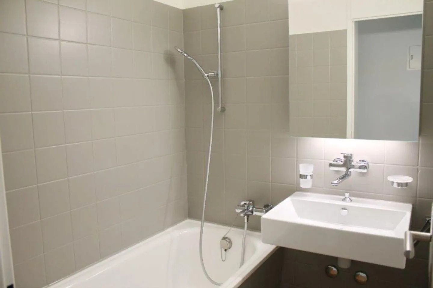 Appartement lumineux de 4,5 pièces avec vue - Photo 7 sur 9
