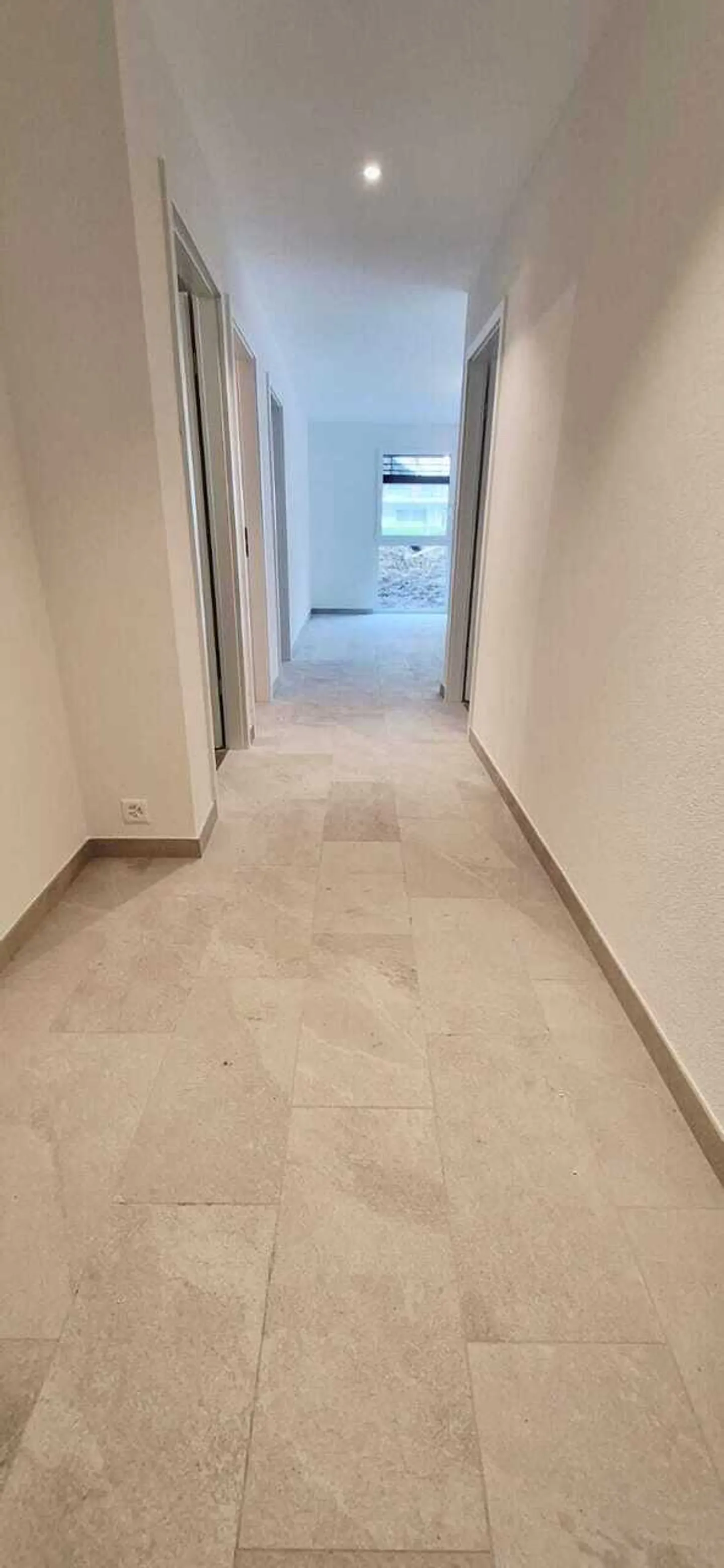 Neue 3,5-Zimmer-Wohnung im 1. Stock mit hellem Ambiente und Aussicht - Foto 2 von 9