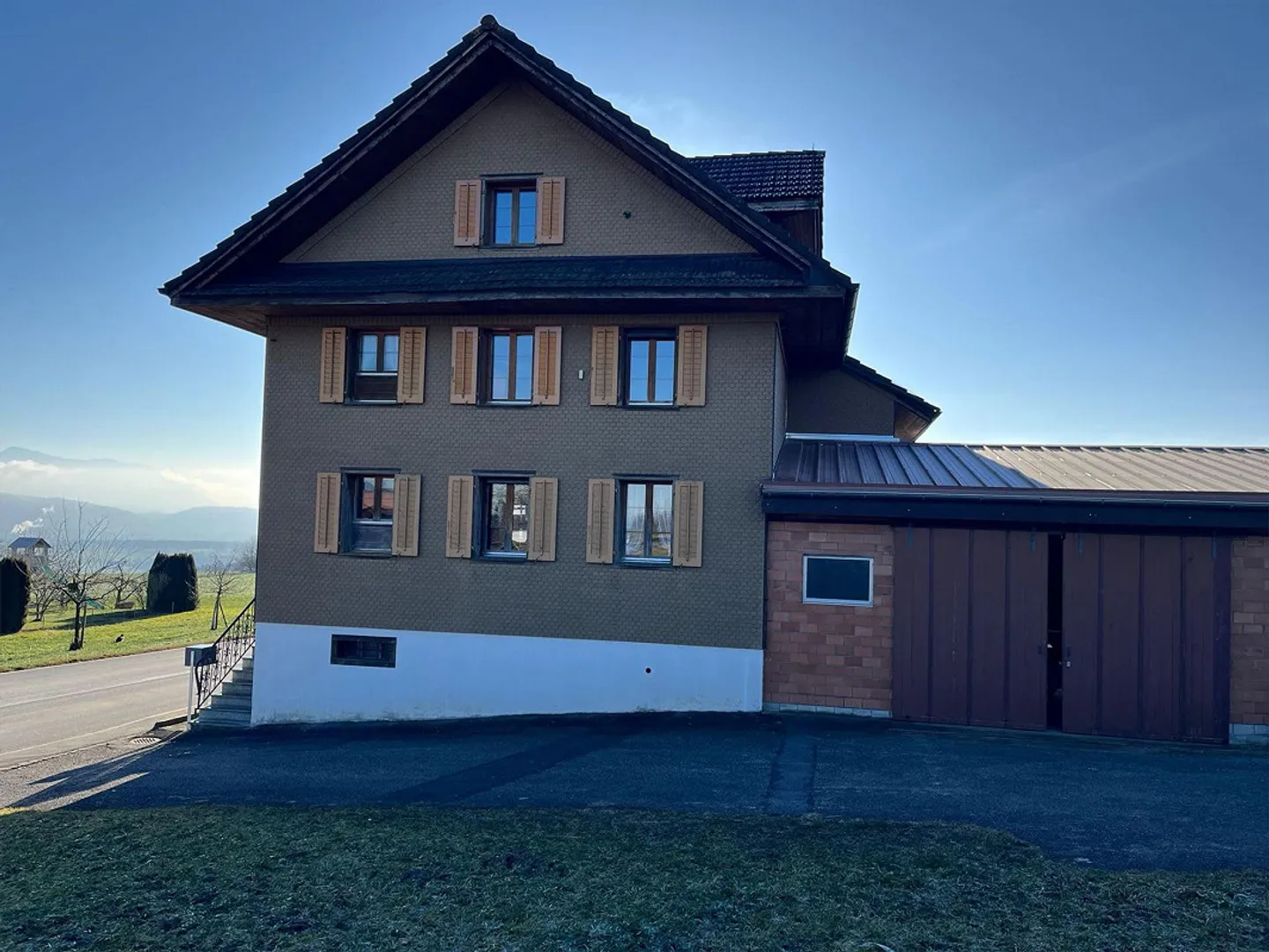 Single-family house - Photo 1 of 8