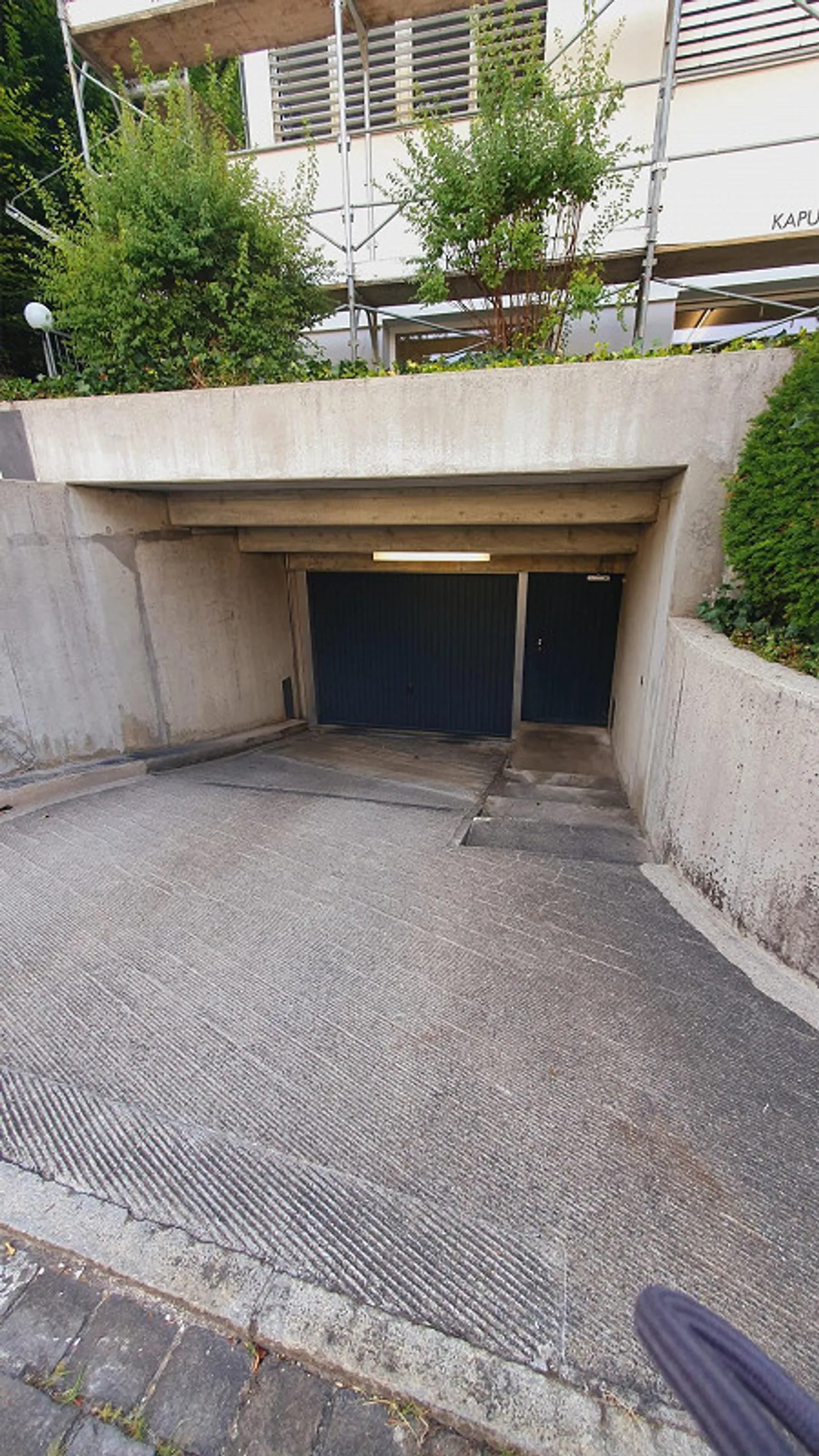 Garage près de Hörnli - Photo 2 sur 6