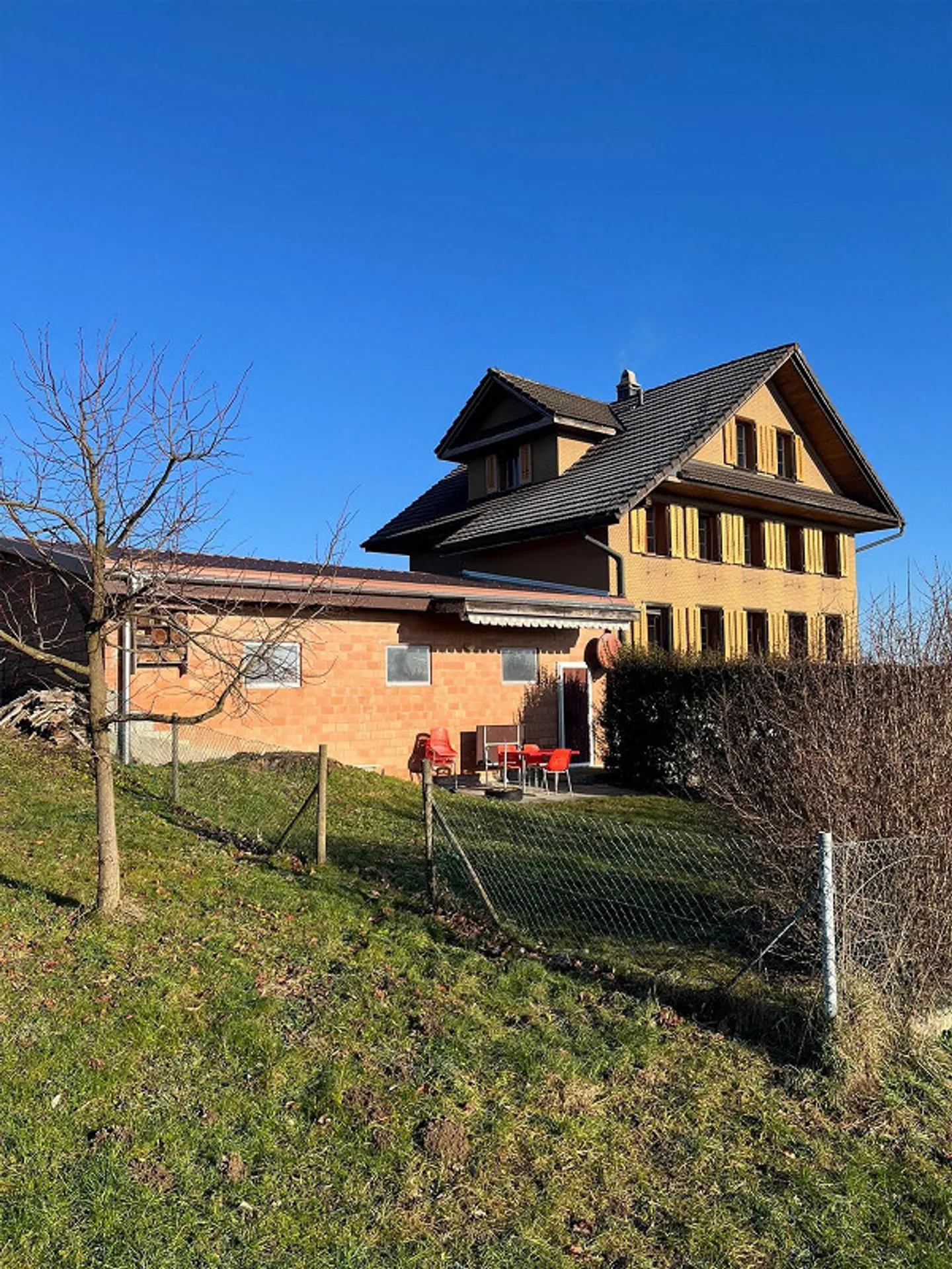 Single-family house - Photo 2 of 8