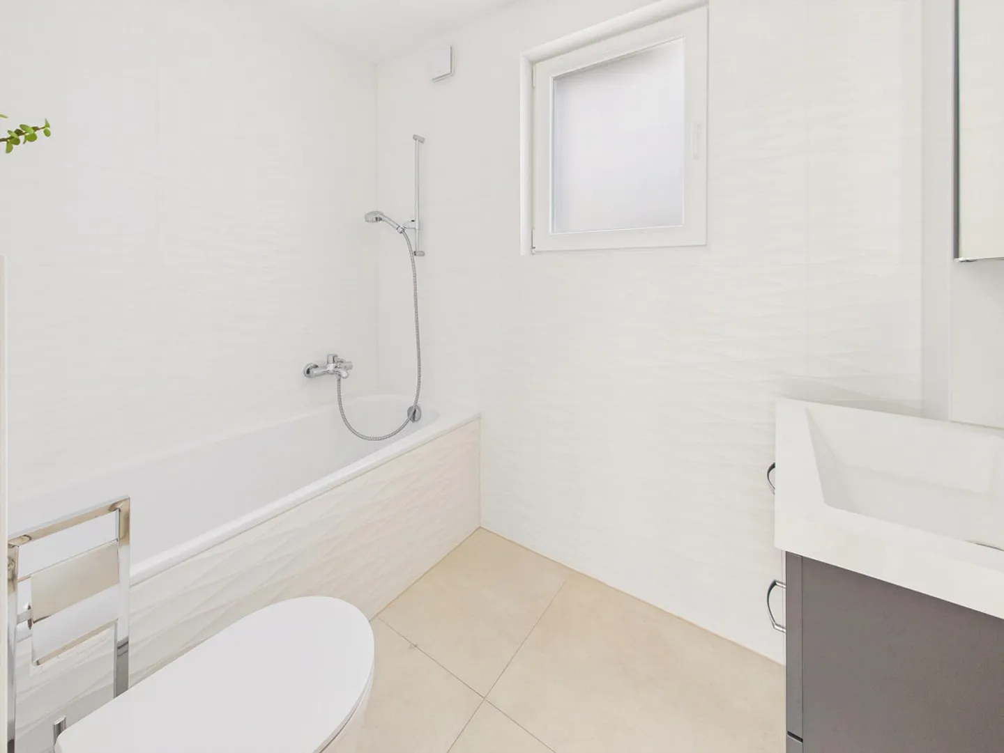 Spacious and bright 4.5-room apartment with a large terrace... - Photo 9 of 14