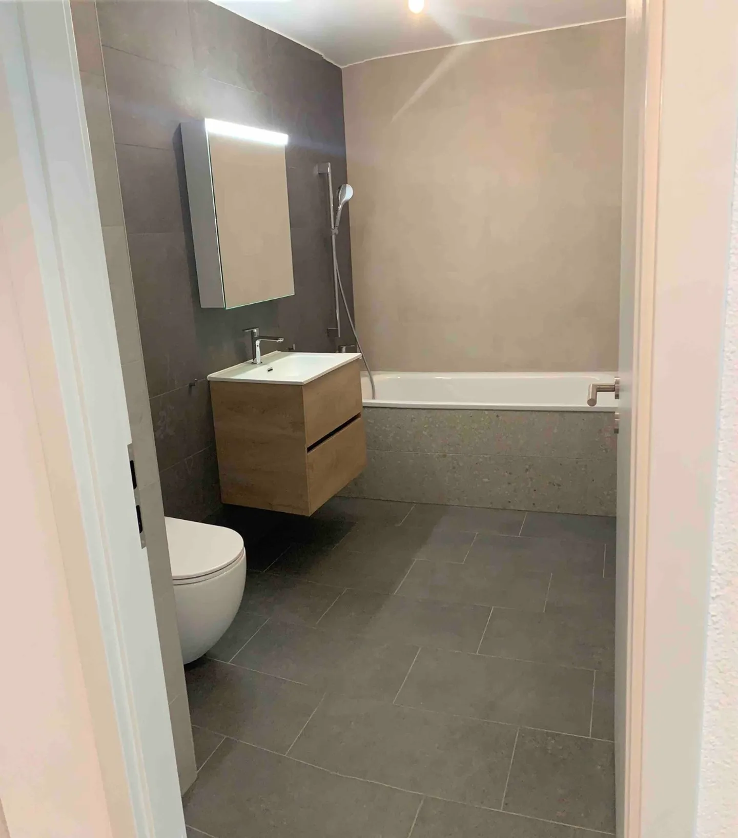 Neue 3,5-Zimmer-Wohnung im 1. Stock mit hellem Ambiente und Aussicht - Foto 6 von 9