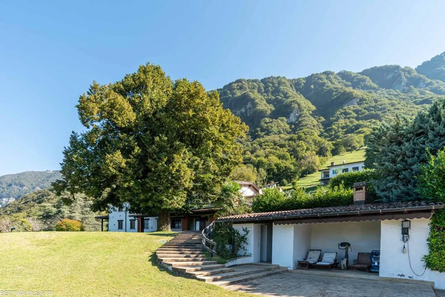 VILLA ÉLÉGANTE D'AROGNO AVEC PISCINE ET SPLENDIDE VUE SUR LE LAC - Photo 4 sur 15