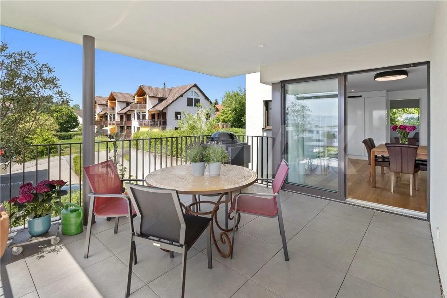 Expérience de vie de 5 ½ pièces avec vue sur la montagne, jardin et confort de vie maximal - Photo 10 sur 13
